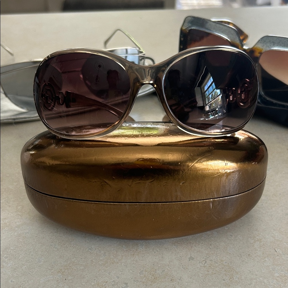 Guess Brown Sunglasses with Gold-Tone Case